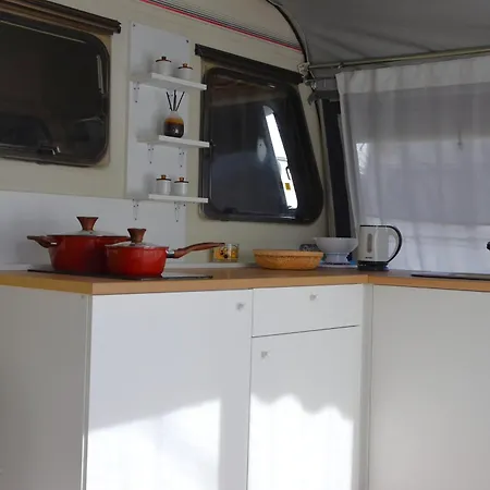 Italia 90 Caravans 营地