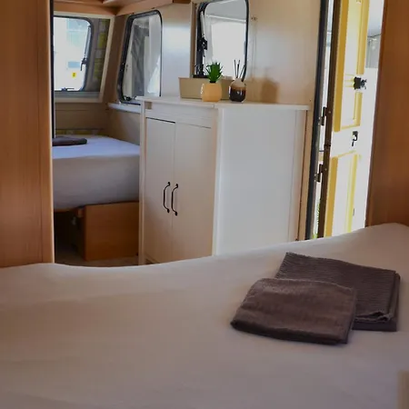 营地 Italia 90 Caravans *