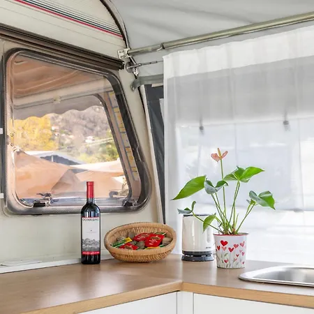 Italia 90 Caravans Kemping *