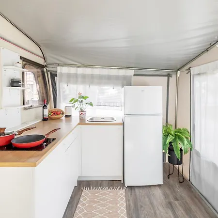 Kemping Italia 90 Caravans *