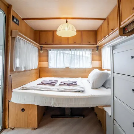 Kemping Italia 90 Caravans *