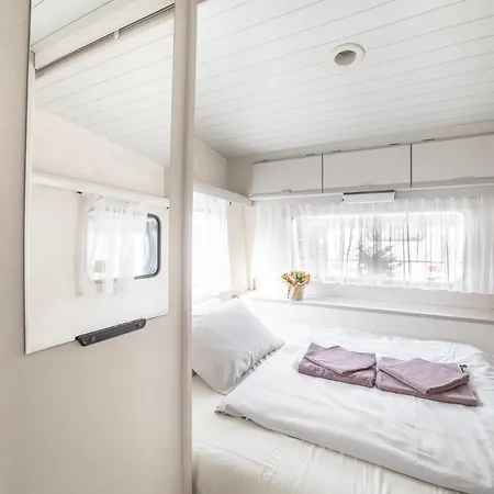 Kemping Italia 90 Caravans Domaso