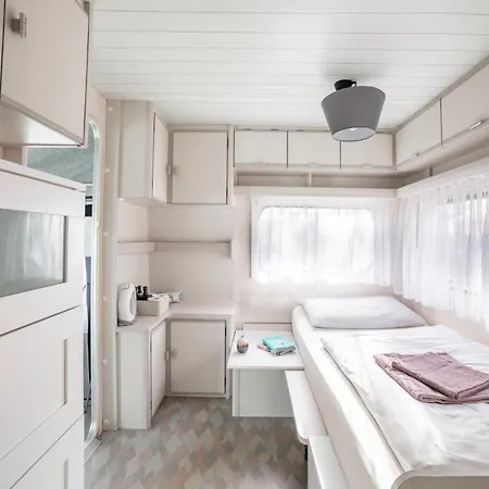 Kemping Italia 90 Caravans *