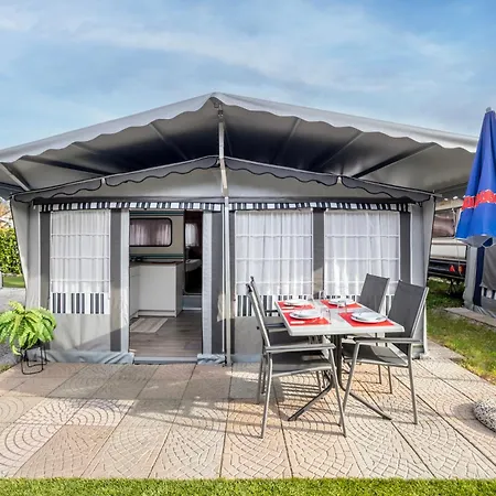 Kemping Italia 90 Caravans