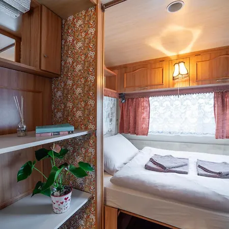 Italia 90 Caravans Kemping Domaso