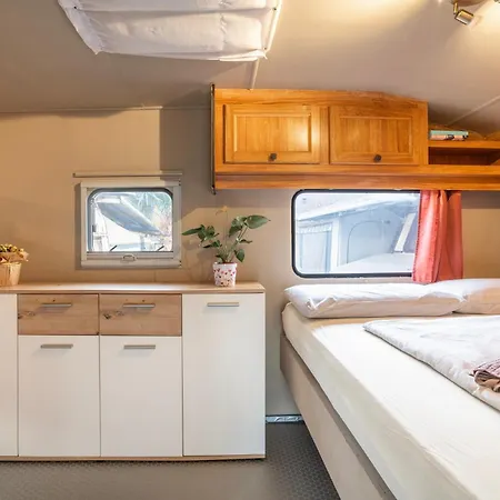 Kemping Italia 90 Caravans Domaso