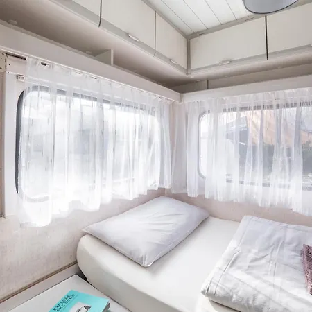 Kemping Italia 90 Caravans