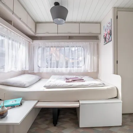 Kemping Italia 90 Caravans Domaso