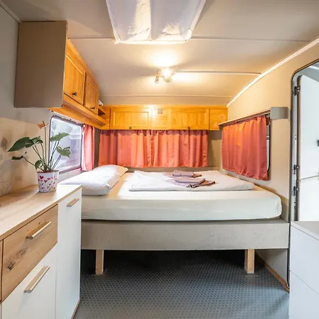 Italia 90 Caravans Kemping